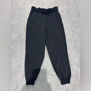 Lululemon Jogger EUC size 6 only worn a few times.